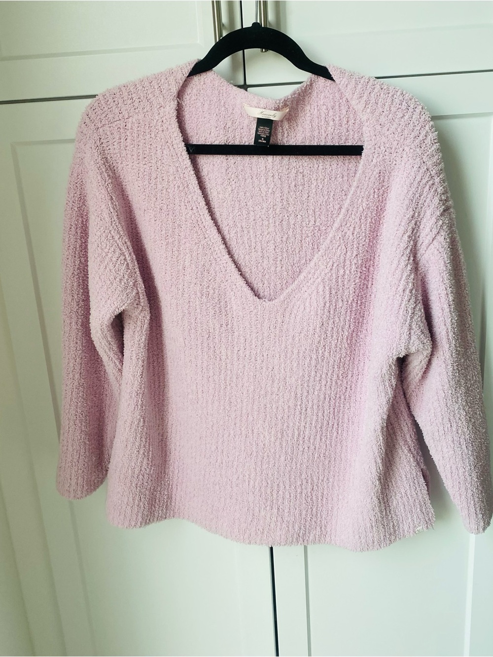 Heavenly by Victoria women’s medium. Cozy V-Neck Women’s Sweater - Light Pink